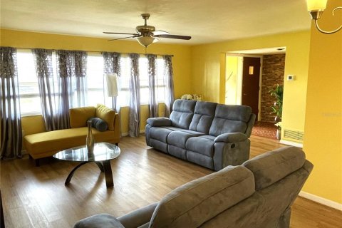 Casa en venta en Saint Petersburg, Florida, 3 dormitorios, 158.58 m2 № 2344823 - foto 2