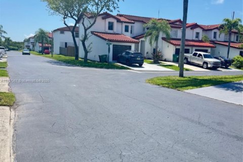 Adosado en venta en Cutler Bay, Florida, 4 dormitorios, 114.18 m2 № 1972170 - foto 2
