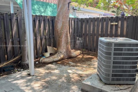 Adosado en venta en Cutler Bay, Florida, 4 dormitorios, 114.18 m2 № 1972170 - foto 13