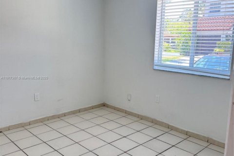 Adosado en venta en Cutler Bay, Florida, 4 dormitorios, 114.18 m2 № 1972170 - foto 15