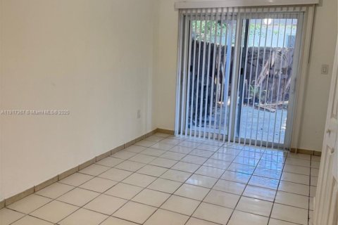 Adosado en venta en Cutler Bay, Florida, 4 dormitorios, 114.18 m2 № 1972170 - foto 27