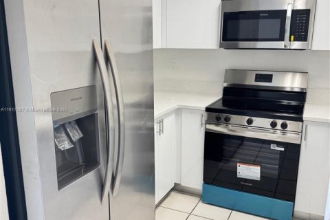 Adosado en venta en Cutler Bay, Florida, 4 dormitorios, 114.18 m2 № 1972170 - foto 8