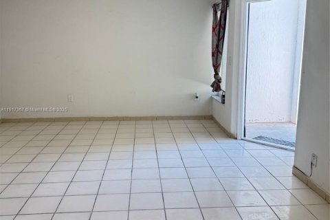 Adosado en venta en Cutler Bay, Florida, 4 dormitorios, 114.18 m2 № 1972170 - foto 18