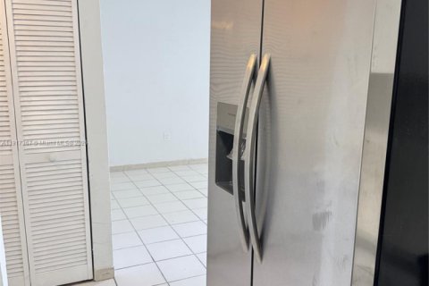 Adosado en venta en Cutler Bay, Florida, 4 dormitorios, 114.18 m2 № 1972170 - foto 9