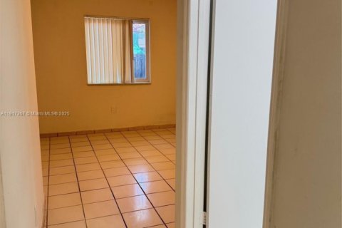 Adosado en venta en Cutler Bay, Florida, 4 dormitorios, 114.18 m2 № 1972170 - foto 28
