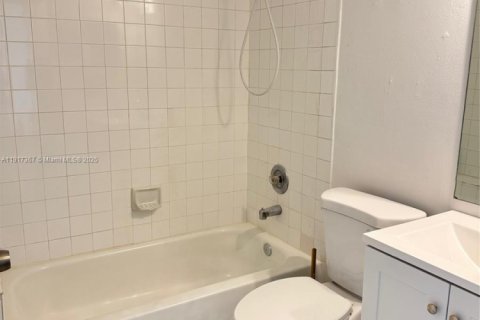 Adosado en venta en Cutler Bay, Florida, 4 dormitorios, 114.18 m2 № 1972170 - foto 16