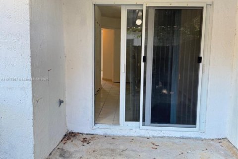Adosado en venta en Cutler Bay, Florida, 4 dormitorios, 114.18 m2 № 1972170 - foto 23