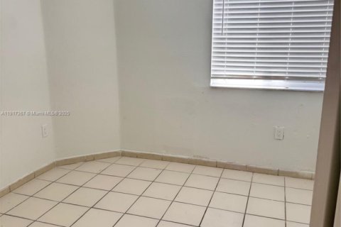 Adosado en venta en Cutler Bay, Florida, 4 dormitorios, 114.18 m2 № 1972170 - foto 20