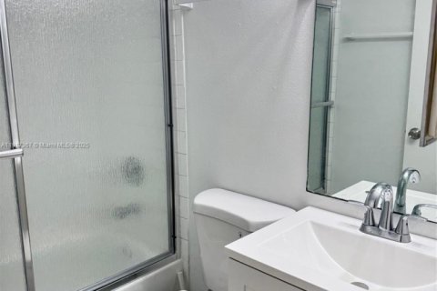 Adosado en venta en Cutler Bay, Florida, 4 dormitorios, 114.18 m2 № 1972170 - foto 29