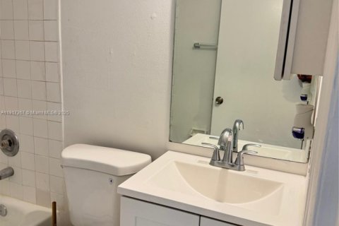 Adosado en venta en Cutler Bay, Florida, 4 dormitorios, 114.18 m2 № 1972170 - foto 17