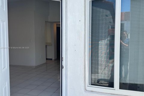 Adosado en venta en Cutler Bay, Florida, 4 dormitorios, 114.18 m2 № 1972170 - foto 25