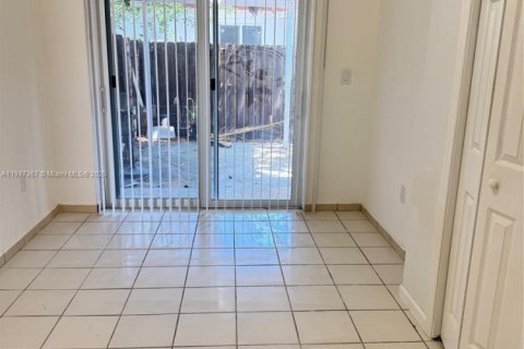 Adosado en venta en Cutler Bay, Florida, 4 dormitorios, 114.18 m2 № 1972170 - foto 12