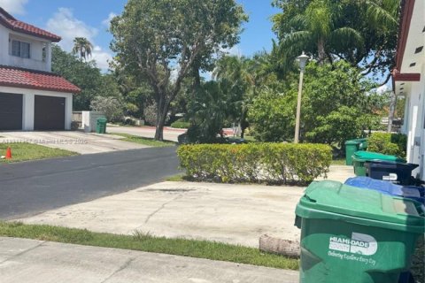 Adosado en venta en Cutler Bay, Florida, 4 dormitorios, 114.18 m2 № 1972170 - foto 3