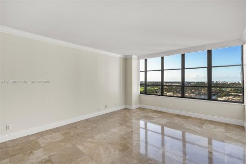 Condominio en venta en Hallandale Beach, Florida, 2 dormitorios, 130.06 m2 № 1487742 - foto 19