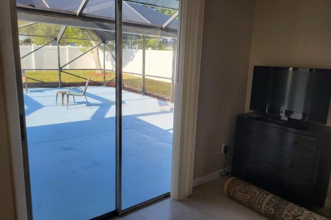 House in Port St. Lucie, Florida 3 bedrooms, 142.42 sq.m. № 2154183 - photo 15