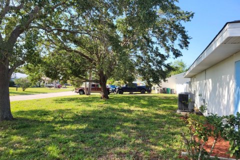 House in Port St. Lucie, Florida 3 bedrooms, 142.42 sq.m. № 2154183 - photo 4