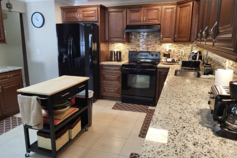 House in Port St. Lucie, Florida 3 bedrooms, 142.42 sq.m. № 2154183 - photo 17