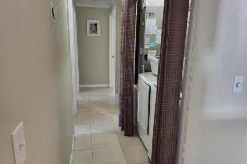 House in Port St. Lucie, Florida 3 bedrooms, 142.42 sq.m. № 2154183 - photo 12