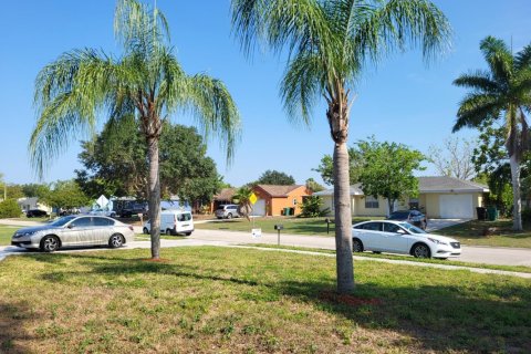 House in Port St. Lucie, Florida 3 bedrooms, 142.42 sq.m. № 2154183 - photo 16