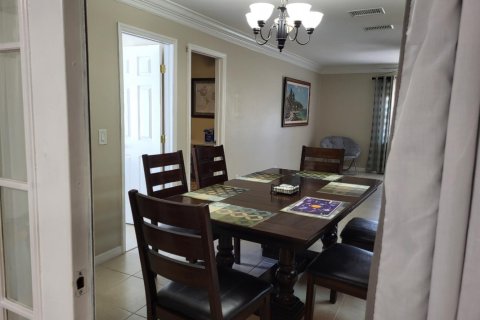 House in Port St. Lucie, Florida 3 bedrooms, 142.42 sq.m. № 2154183 - photo 19