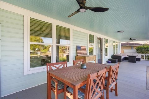 House in Tarpon Springs, Florida 5 bedrooms, 185.8 sq.m. № 2150253 - photo 4
