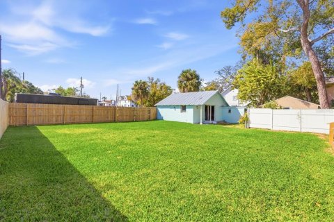 House in Tarpon Springs, Florida 5 bedrooms, 185.8 sq.m. № 2150253 - photo 24