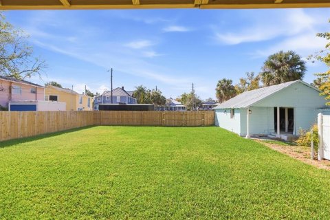 House in Tarpon Springs, Florida 5 bedrooms, 185.8 sq.m. № 2150253 - photo 23