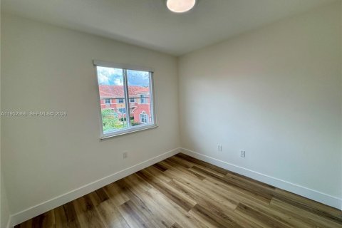 Touwnhouse à louer à Doral, Floride: 3 chambres, 112.41 m2 № 2012077 - photo 13