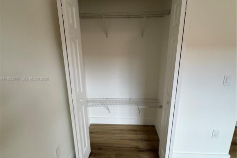 Touwnhouse à louer à Doral, Floride: 3 chambres, 112.41 m2 № 2012077 - photo 16