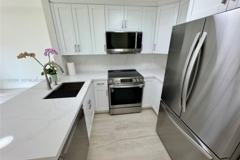 Touwnhouse à louer à Doral, Floride: 3 chambres, 112.41 m2 № 2012077 - photo 2