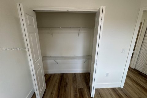 Touwnhouse à louer à Doral, Floride: 3 chambres, 112.41 m2 № 2012077 - photo 12