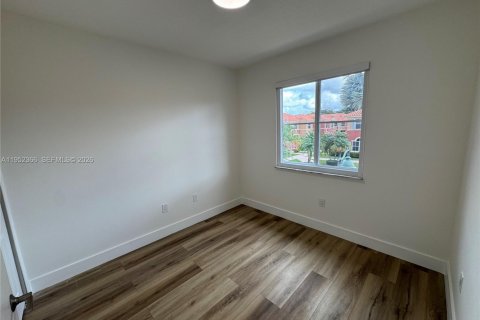 Touwnhouse à louer à Doral, Floride: 3 chambres, 112.41 m2 № 2012077 - photo 11