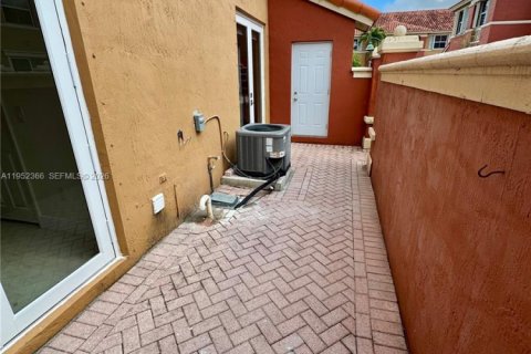 Touwnhouse à louer à Doral, Floride: 3 chambres, 112.41 m2 № 2012077 - photo 20