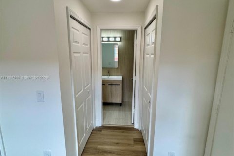 Touwnhouse à louer à Doral, Floride: 3 chambres, 112.41 m2 № 2012077 - photo 17