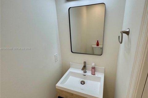 Touwnhouse à louer à Doral, Floride: 3 chambres, 112.41 m2 № 2012077 - photo 5