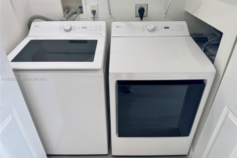 Touwnhouse à louer à Doral, Floride: 3 chambres, 112.41 m2 № 2012077 - photo 19