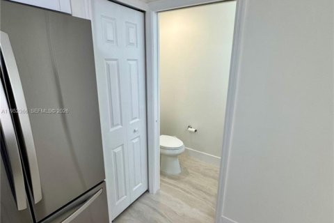 Touwnhouse à louer à Doral, Floride: 3 chambres, 112.41 m2 № 2012077 - photo 4