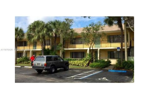 Condo in Boynton Beach, Florida, 2 bedrooms  № 2042866 - photo 3