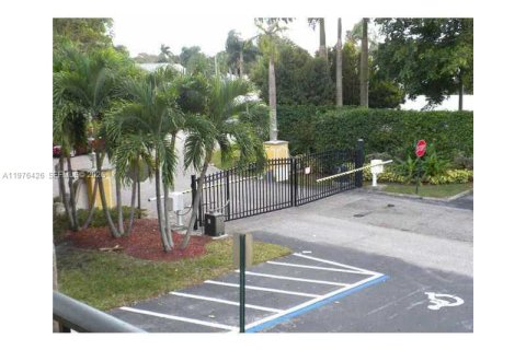 Condo in Boynton Beach, Florida, 2 bedrooms  № 2042866 - photo 2