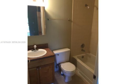 Condo in Boynton Beach, Florida, 2 bedrooms  № 2042866 - photo 12