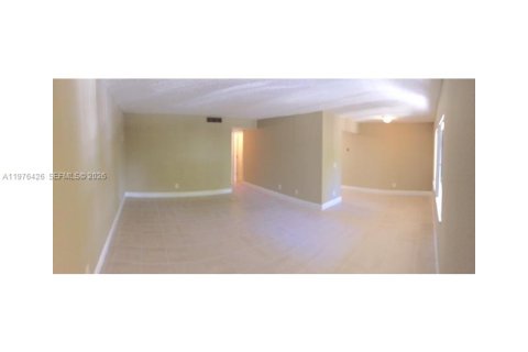 Condo in Boynton Beach, Florida, 2 bedrooms  № 2042866 - photo 4