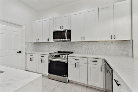 Casa en venta en Port Charlotte, Florida, 4 dormitorios, 243.22 m2 № 1840371 - foto 9