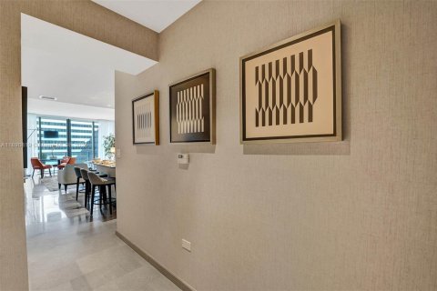 Condo in Miami, Florida, 1 bedroom № 2016262 - photo 2