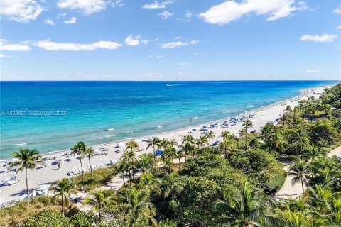 Copropriété à vendre à Bal Harbour, Floride: 2 chambres, 177.72 m2 № 1987526 - photo 27