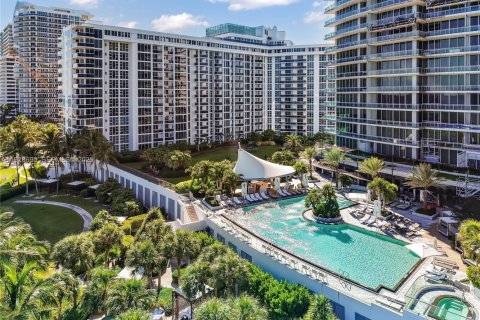 Copropriété à vendre à Bal Harbour, Floride: 2 chambres, 177.72 m2 № 1987526 - photo 30