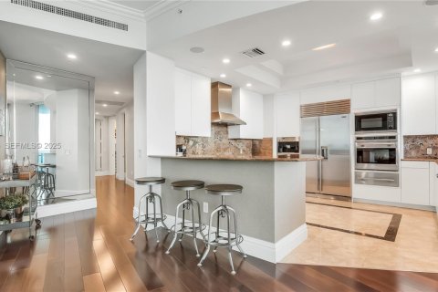 Copropriété à vendre à Bal Harbour, Floride: 2 chambres, 177.72 m2 № 1987526 - photo 5