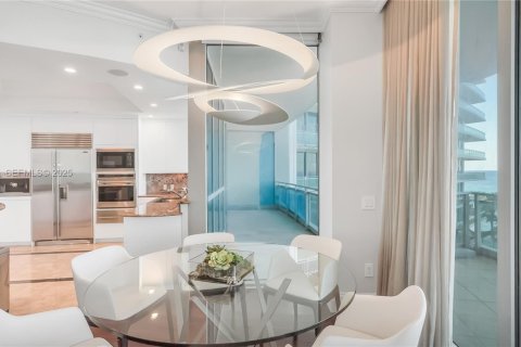 Copropriété à vendre à Bal Harbour, Floride: 2 chambres, 177.72 m2 № 1987526 - photo 8