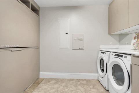 Copropriété à vendre à Bal Harbour, Floride: 2 chambres, 177.72 m2 № 1987526 - photo 22