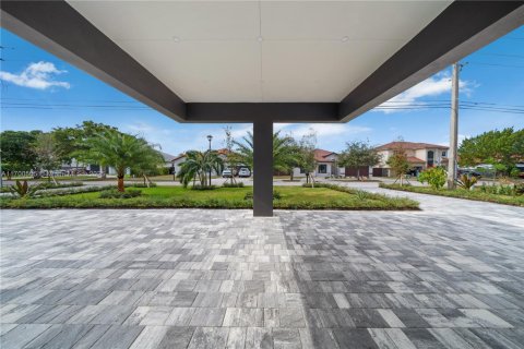 House in Palmetto Bay, Florida 5 bedrooms, 544.13 sq.m. № 1454249 - photo 16