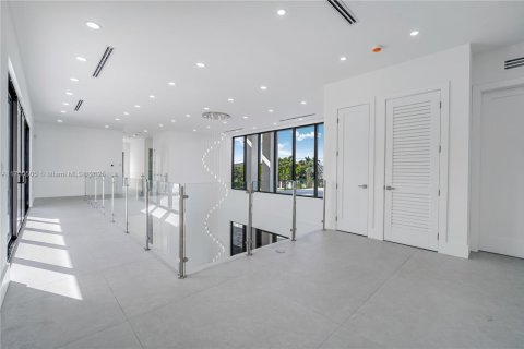 House in Palmetto Bay, Florida 5 bedrooms, 544.13 sq.m. № 1454249 - photo 23